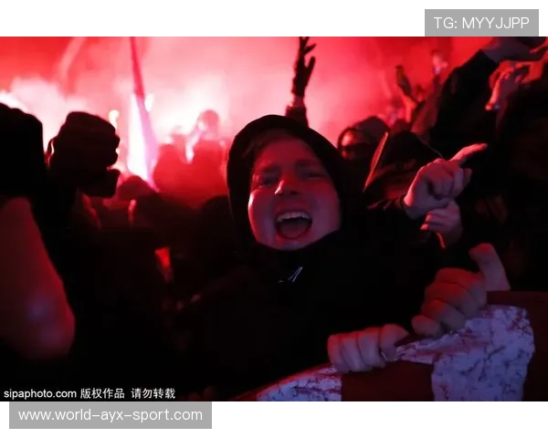 巴黎科洛穆阿尼门前：感知瞬间，回应世界的敏锐之心