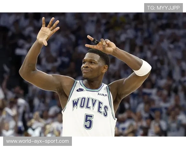 爱德华兹爆发：森林狼的未来之星，爱德华兹vs狼王