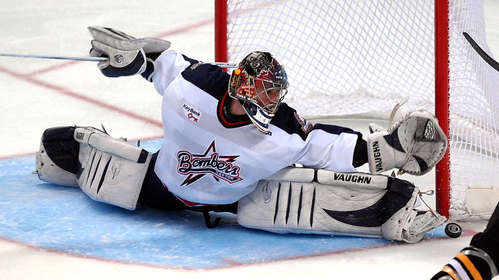 25分+5记三分！湖人奇兵大爆发，打败1.34亿后卫，小鬼当家太牛了，湖人队传奇